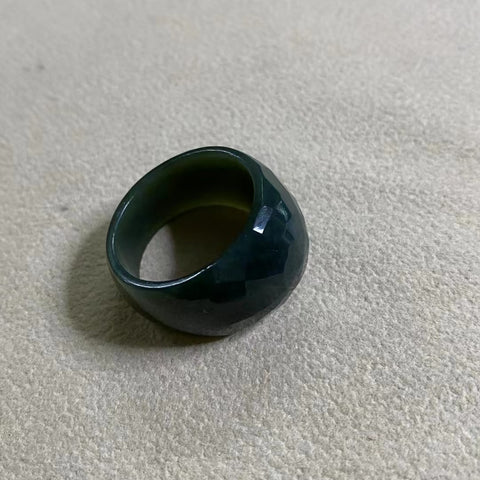 Giok Pemicu Giok Hetian Alami baik-baik saja dan hangat Ukuran 21-22mm Termasuk pajak pengiriman.