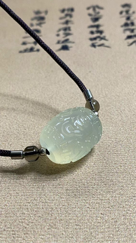 Liontin Manik-manik Tembus Es Giok Cui Jade Alami Ukuran 24 * 20mm Giok halus dan hangat, dan gayanya indah.