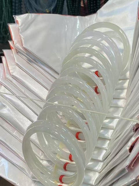 Gelang Tinker Tinker Jadeite Alami Ukuran sekitar 56mm Giok baik-baik saja dan hangat Giok semuanya terjadi secara alami Pola acak termasuk pajak pengiriman