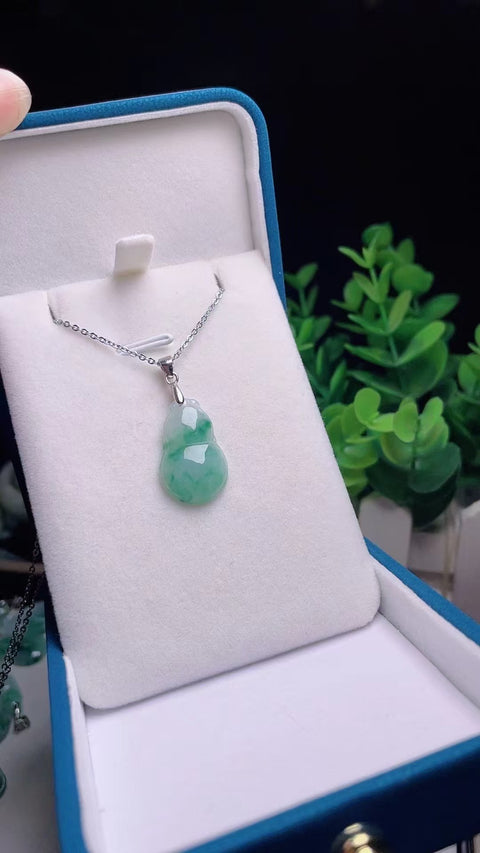 Kalung Labu Jadeite Alami 925 perak bertatahkan Bahan lubang tua Berarti keberuntungan dan kemakmuran Ukuran 2,3 * 1,5 cm Termasuk pajak pengiriman