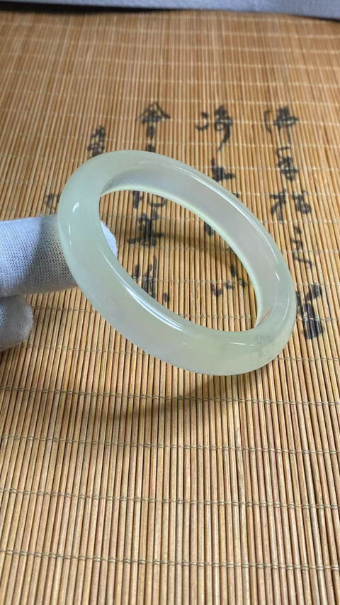 Gelang Es Giok Cui Giok Alami Ukuran 57-59mm Ukuran 58.5mm Lebar Sisi 12.5mm Giok ini semuanya muncul secara alami Pola-polanya acak Termasuk ongkos kirim dan pajak.