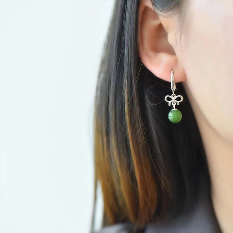 Anting Kupu-kupu Jasper Alami Ukuran 8mm Giok halus dan hangat, dan gayanya baru dan modis, sudah termasuk pajak pengiriman.