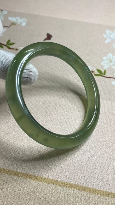 Gelang Bahan Fine Jade 180 Ukuran Gelang 58-60mm Ukuran 59.5mm Lebar Sisi 11mm Batu giok terjadi secara alami Pola acak Termasuk ongkos kirim dan pajak.