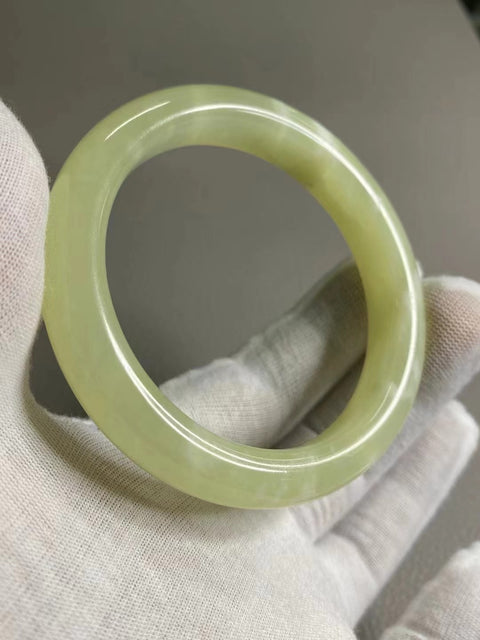 Gelang Bunga Terapung Giok Cui Giok Alami Ukuran 57-59mm Ukuran 58.7mm Lebar 12.3mm Batu gioknya alami dan polanya acak Sudah termasuk pajak pengiriman.