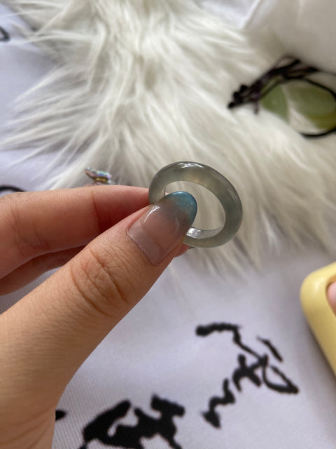 Cincin Pelek Lebar Giok Cui Giok alami bersih, halus dan hangat Ukuran 18.7mm Harga Mendesis Sudah termasuk ongkos kirim dan pajak.