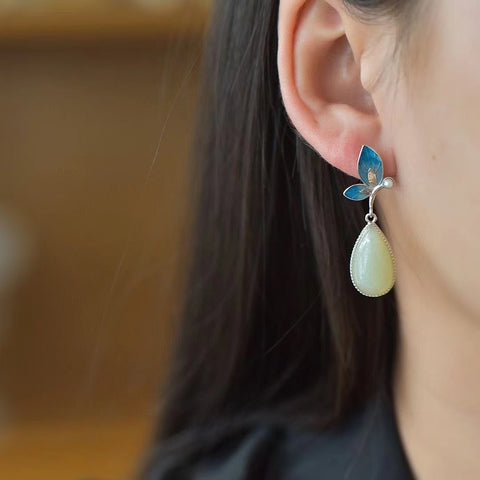 7753 Anting Kupu-Kupu Giok Hetian Alami yang terbuat dari perak 925 Ukuran 10 * 18mm Giok bersih, halus dan hangat, gaya yang indah sudah termasuk pajak pengiriman.