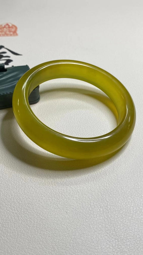 Gelang Bunga Emas Giok Cui Giok Alami Ukuran 53-55mm Ukuran 54.1mm Lebar Sisi 12.7mm Giok terjadi secara alami Pola acak termasuk pajak pengiriman