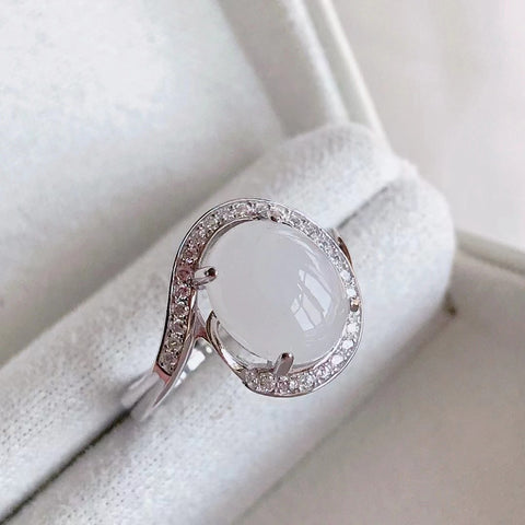 Cincin Klasik Giok Hetian Giok alami yang bersih, halus dan hangat, terbuat dari perak 925 Ukuran 8 * 10mm Pengiriman dan pajak sudah termasuk.