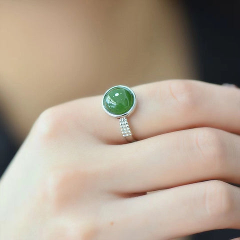 Cincin giok alami yang terbuat dari perak 925 Ukuran 10 * 10mm Giok bersih dan halus Termasuk ongkos kirim dan pajak.