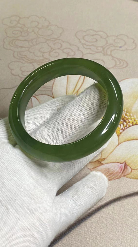 Gelang Giok Giok Terapung Hijau Penuh Giok Cui Alami Ukuran 55-57mm Ukuran 56.3mm & nbsp;Lebar Sisi 12.2mm Giok terjadi secara alami Pola acak termasuk Pajak Pengiriman