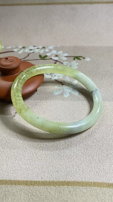 Penawaran Khusus Gelang Garis Kecantikan Tinta Giok Cui Jade Alami Ukuran 57-59mm Ukuran 58.2mm Batu giok terbentuk secara alami dan polanya acak Sudah termasuk ongkos kirim dan pajak.
