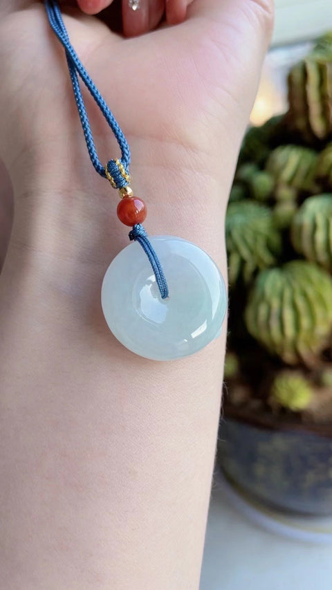 Liontin Perdamaian Jadeite Alami dengan kepala penuh & nbsp; Ukuran 2.6mm Giok bersih, halus dan hangat
Pajak pengiriman sudah termasuk.