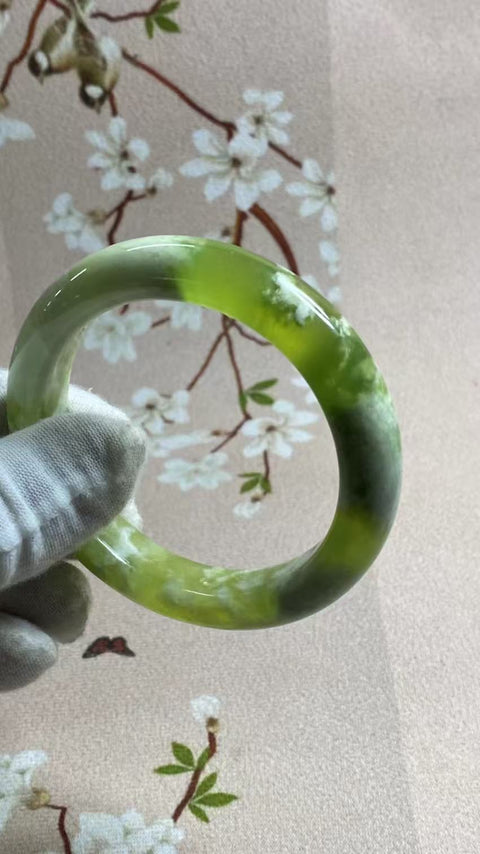 Gelang Gelang Milkcap Titi Giok Hijau Cui Giok Alami Ukuran 56-58mm Ukuran 57.7mm Lebar Samping 12.3mm Giok semuanya terjadi secara alami Pola acak termasuk pajak pengiriman
