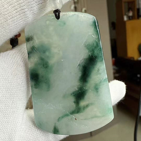 Liontin Shan Shui Jadeite a-barang-barang alami Ukuran 55.5 * 35.6 * 5.1mm Batu gioknya bagus dan hangat Gayanya indah & indah; Polanya indah sudah termasuk pajak pengiriman.