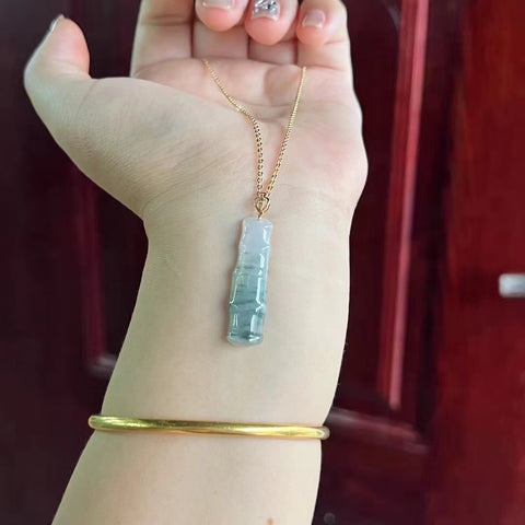 Kalung Bambu Jadeite Alami Bahan lubang tua dengan pengaturan emas 18 karat Giok bersih, halus dan hangat Termasuk ongkos kirim dan pajak