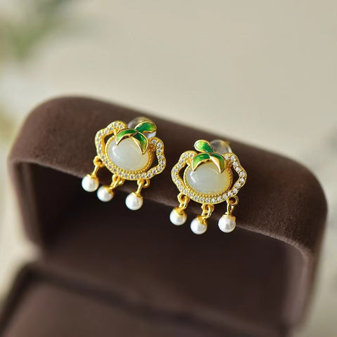2786-2 Daun Bambu Giok Hetian Alami dan Anting Awan Keberuntungan Set dalam 925 Perak Ukuran 6 * 8mm Giok bersih, halus dan hangat, dan gayanya baru dan unik. Pengiriman dan pajak sudah termasuk.