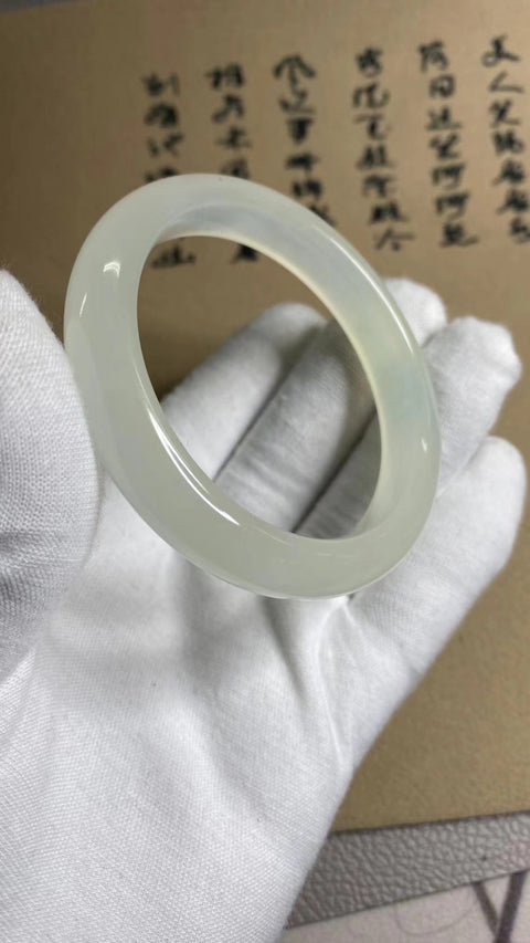 Gelang Halus Giok Cui Alami Ukuran 55-57mm Ukuran 56.8mm Lebar 11.9mm Giok terjadi secara alami Pola acak Termasuk pajak pengiriman.