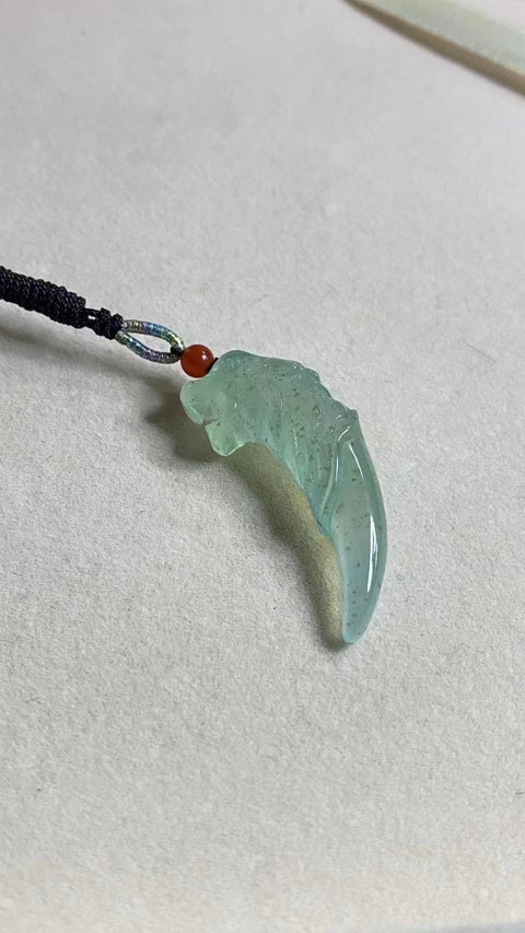 Liontin Jelly Giok Cui Giok Alami Ukuran 40 * 20mm Giok ini halus dan hangat dengan warna-warna yang indah sudah termasuk pajak pengiriman.