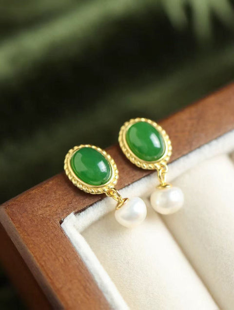 Anting bunga jasper alami berdaun empat, sentuhan hijau cerah, pemandangan yang mengejutkan, gioknya bersih, menyegarkan dan halus, ukuran 6*8, termasuk ongkos kirim dan pajak