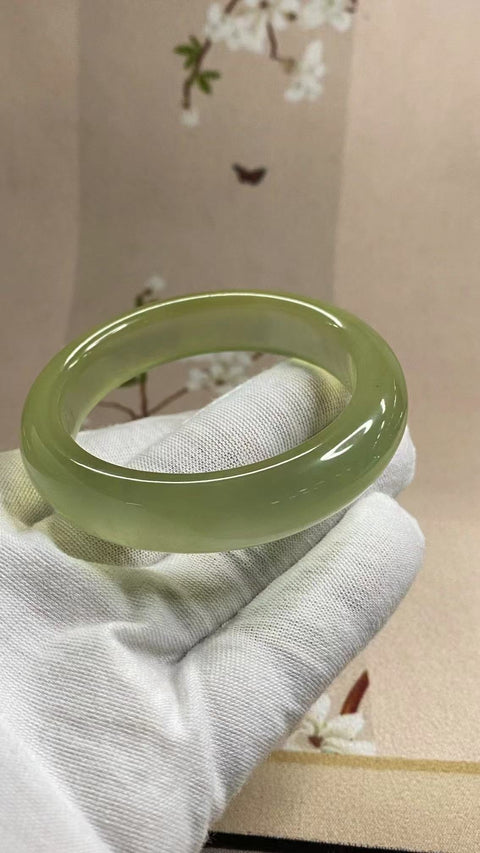 Gelang Giok Cui Halus Ukuran 54-56mm Ukuran 55.3mm Lebar 14.5mm Giok terjadi secara alami Pola acak Termasuk pajak pengiriman.