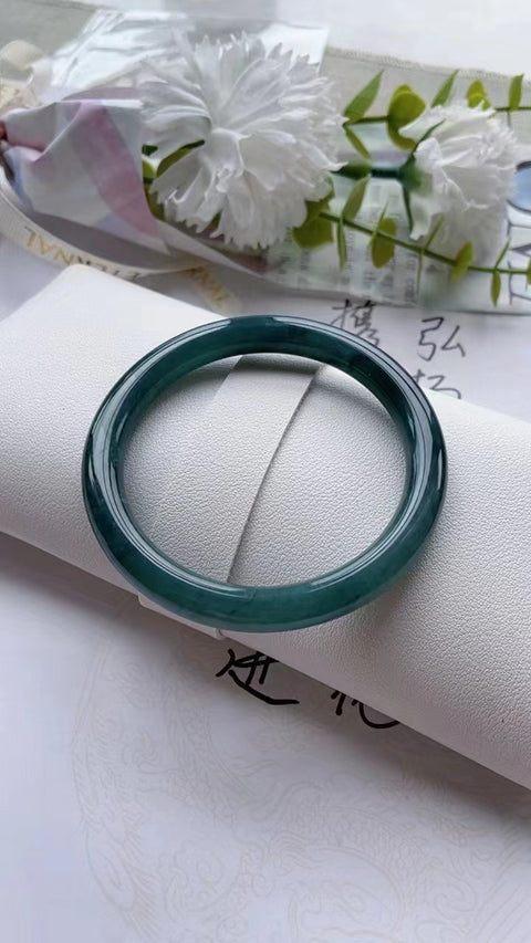 Gelang barang dari batu giok alami Bahan batu giok Pit tua bersih, halus, dan hangat Ukuran 63mm Warna hijau pedas Batu giok alami Pola acak Termasuk ongkos kirim dan pajak