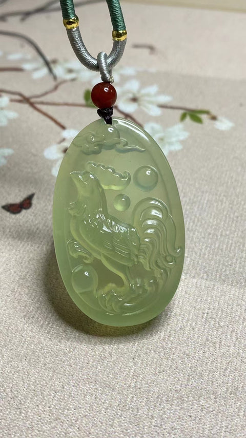 Giok Giok Cui Jade Ice Rooster Hijau Es Giok halus dan hangat Ukuran 49 * 30mm Sudah termasuk pajak pengiriman.