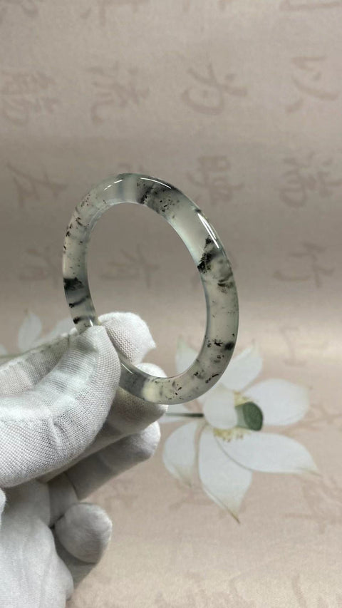 Gelang Tinta Giok Cui Cui Halus Ukuran 49-51mm Ukuran 50.4mm Lebar 8mm Giok halus dan hangat dengan warna-warna yang indah Pengiriman dan pajak sudah termasuk.