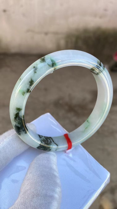 Gelang Jadeite Alami Bawah Hangat Hangat Ukuran 60-62mm Ukuran 61.5mm Lebar Sisi 12.3mm Batu giok secara alami terjadi Pola Acak & Pengiriman sudah termasuk!