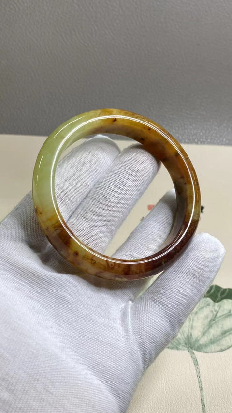 Gelang Giok Giok Bunga Giok Cui Alami Ukuran 59-61mm Ukuran 60.2mm Lebar Sisi 13.6mm Giok terjadi secara alami Pola acak Pengiriman dan pajak sudah termasuk.