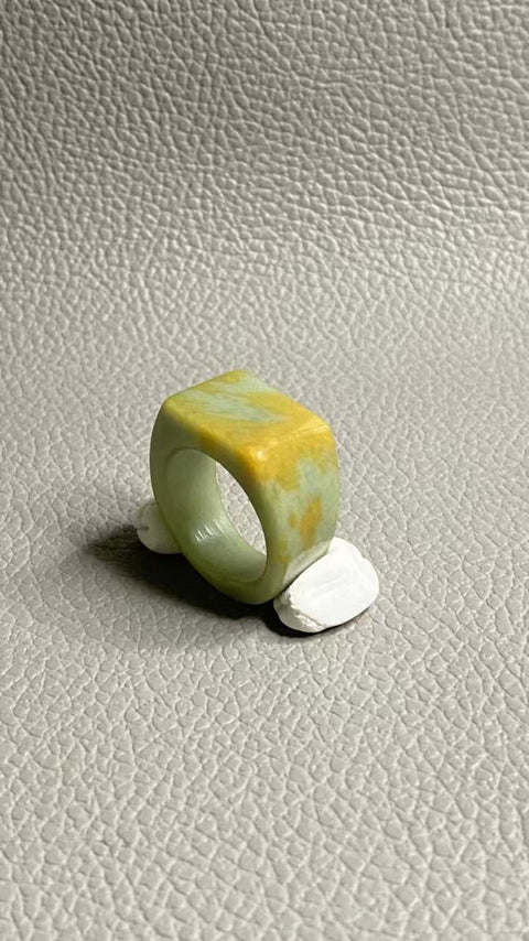 Gelang Giok Bunga Giok Cui Fine Jade Ukuran 19.3mm Giok ini sangat halus dan hangat dengan warna-warna yang indah.