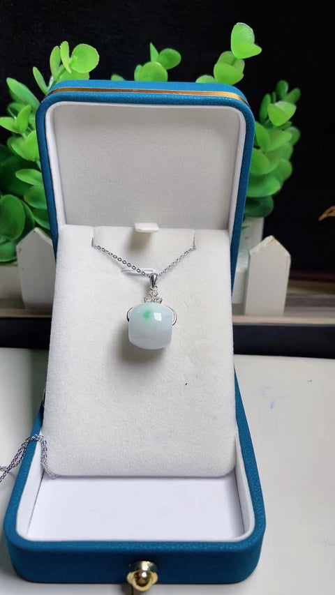 Kalung Manik-manik Pembawa Giok Alami 925 Perak Pengaturan Giok bersih dan halus dengan kepala air hangat Ukuran 1,6 * 1,6 mm Termasuk ongkos kirim dan pajak.