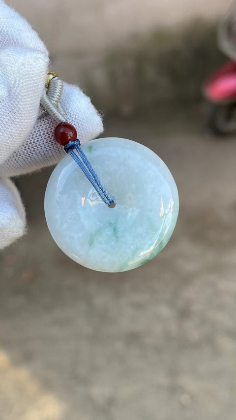 Liontin Perdamaian Jadeite Alami Ukuran 28 * 6.2mm Giok baik-baik saja dan hangat, gaya yang indah sudah termasuk pajak pengiriman.