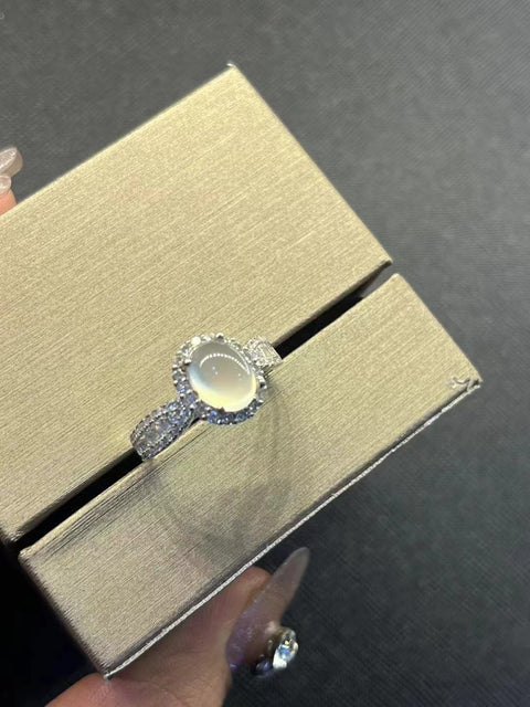 Cincin Giok Alami Ukuran 9 * 7mm Tekstur halus, hangat, tembus cahaya dan berair Sudah termasuk ongkos kirim dan pajak.