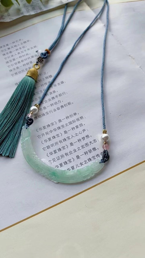 Kalung barang dari batu giok alami, pola yang indah, batu giok yang bersih dan halus, gaya yang indah, sudah termasuk pajak pengiriman.