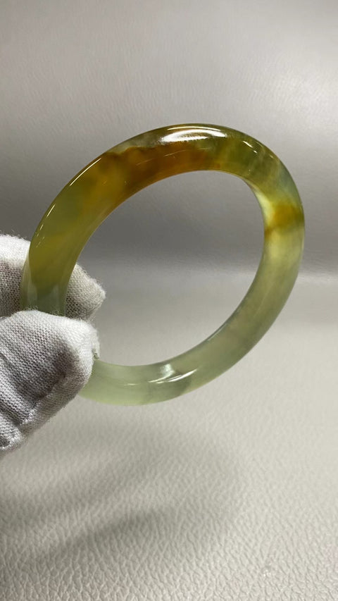 Gelang Giok Giok Bunga Giok Cui&nbsp;Ukuran 55-57mm Ukuran 56.8mm Lebar Sisi 11mm Giok ini semuanya muncul secara alami Pola-polanya acak Termasuk ongkos kirim dan pajak