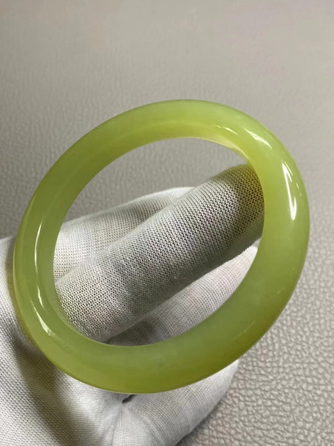 Gelang Kuning Minyak Ayam Giok Cui Giok Alami Ukuran 59-61mm Ukuran 60.3mm Lebar Samping 10.6mm Giok terbentuk secara alami Pola acak Termasuk ongkos kirim dan pajak.