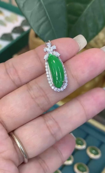 Kalung Giok Guatemala alami yang terbuat dari perak 925, giok yang bersih, halus dan hangat, gaya yang unik, sudah termasuk pajak pengiriman.