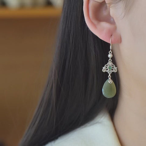 2885Q Anting Mutiara Giok Hetian Giok Alami Ukuran 16 * 20mm Giok halus dan hangat, dan gayanya indah.
