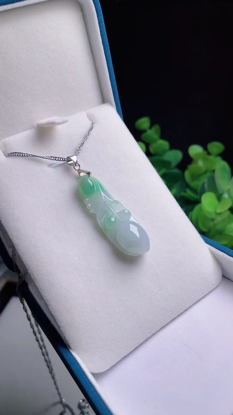 Kalung Lily Jadeite Alami Bahan Pit Tua Ukuran 3.2 * 1.2cm 925 Perak Pengaturan Es Es Transparan Sudah termasuk pajak pengiriman.