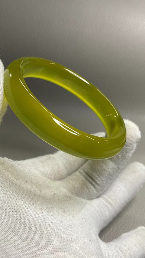 Gelang Emas Giok Cui Giok Alami Ukuran 60-62mm Ukuran 61.6mm Lebar Samping 13.5mm Giok terjadi secara alami Pola acak termasuk pajak pengiriman
