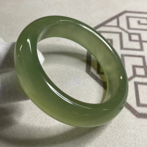 Gelang Giok Cui Alami Ukuran 59-61mm Ukuran 60.3mm Lebar Sisi 17.5mm Giok terbentuk secara alami Pola acak Termasuk ongkos kirim dan pajak.