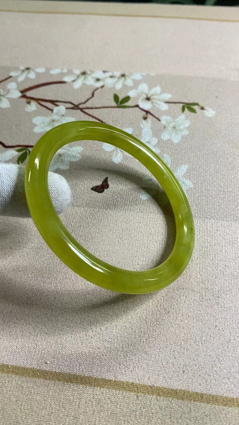 Gelang Kecantikan Gelang Batang Giok Giok Emas Kuning Giok Giok Alami Ukuran 60-62mm Ukuran 61.6mm Lebar Samping 7.6mm Giok adalah semua yang terjadi secara alami Pola acak Sudah termasuk pajak pengiriman.