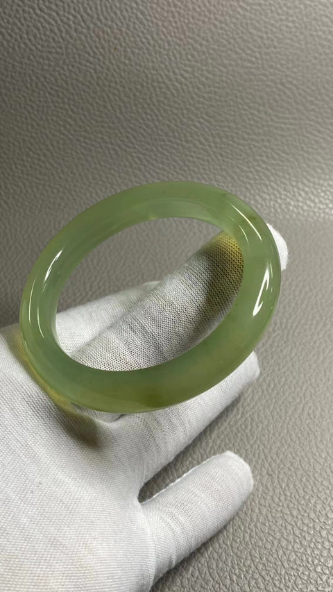 Gelang Giok Halus & Gelang Giok & nbsp; Danau Hijau Ukuran 53-55mm Ukuran 54.5mm Lebar Sisi 11.3mm Giok terjadi secara alami Pola acak termasuk pajak pengiriman