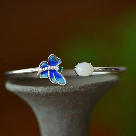 5854 Gelang Enamel Kupu-kupu Giok Hetian Jade Alami yang terbuat dari perak 925. Batu gioknya bersih, halus dan hangat, serta gayanya yang indah.