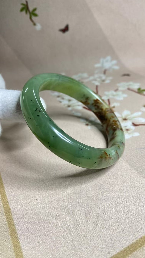 Gelang Giok Bunga Giok Cui Giok Alami Ukuran 57-59mm Ukuran 58.2mm Lebar Sisi 13.5mm Giok terjadi secara alami Pola acak Pengiriman dan pajak sudah termasuk.