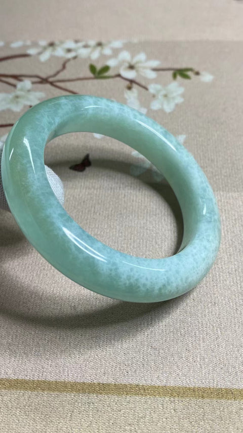 Gelang Es Giok Cui Giok Abu-abu Ukuran 53-55mm Ukuran 54.6mm Lebar Sisi 12.5mm Giok ini semuanya muncul secara alami Pola-polanya acak Sudah termasuk ongkos kirim dan pajak.