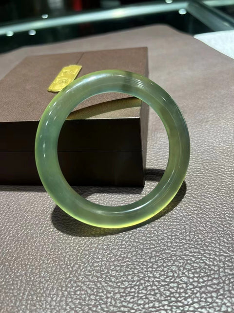 Gelang Giok Cui Alami Giok bersih, halus dan hangat Ukuran 57,6 mm Giok terbentuk secara alami Pola acak Termasuk ongkos kirim dan pajak