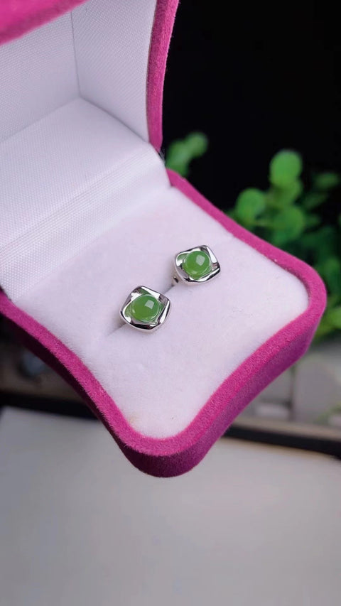 Anting-anting Giok Jasper Alami yang bersih, halus dan hangat, terbuat dari perak 925, ukuran 0,6, gaya sederhana dan elegan, sudah termasuk biaya pengiriman dan pajak.