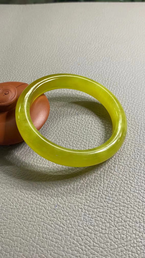 Gelang Bunga Emas Kuning Giok Halus, kaliber 56-58mm ukuran 57.7mm lebar 11.6mm Giok secara alami berpola acak sudah termasuk pajak pengiriman