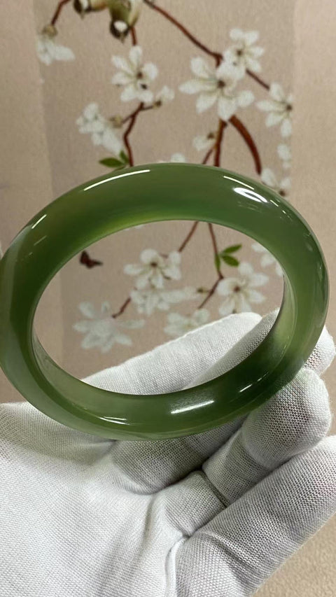 Gelang Hijau Penuh Giok Cui Fine Jade Ukuran 58-60mm Ukuran 59mm Ukuran 12.3mm Giok semuanya sudah dibuat sebelumnya Pola acak Pola acak sudah termasuk pajak pengiriman